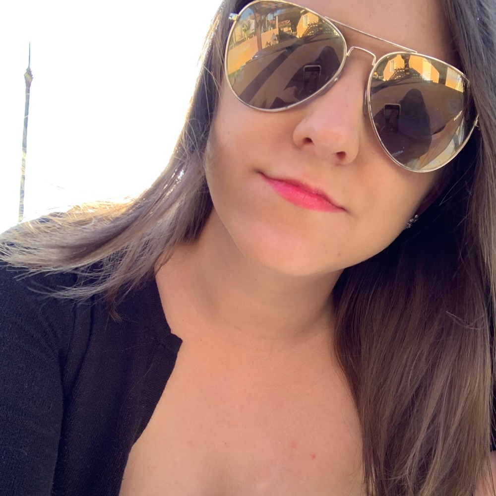 Meet your Posher, Danielle